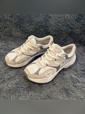 Nike White and Gray Mesh Suede Runner Sneakers